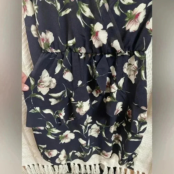 Uguest mini dress size M NWT long sleeve light weight - Picture 4 of 7